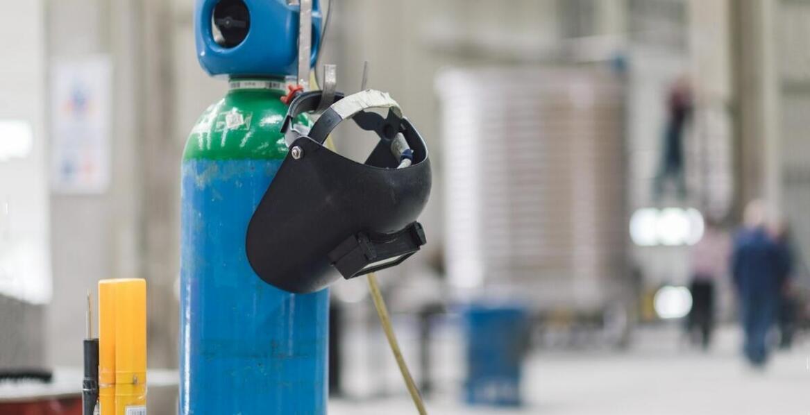 Jak zawór TR 413 wpływa na efektywność pracy warsztatu?