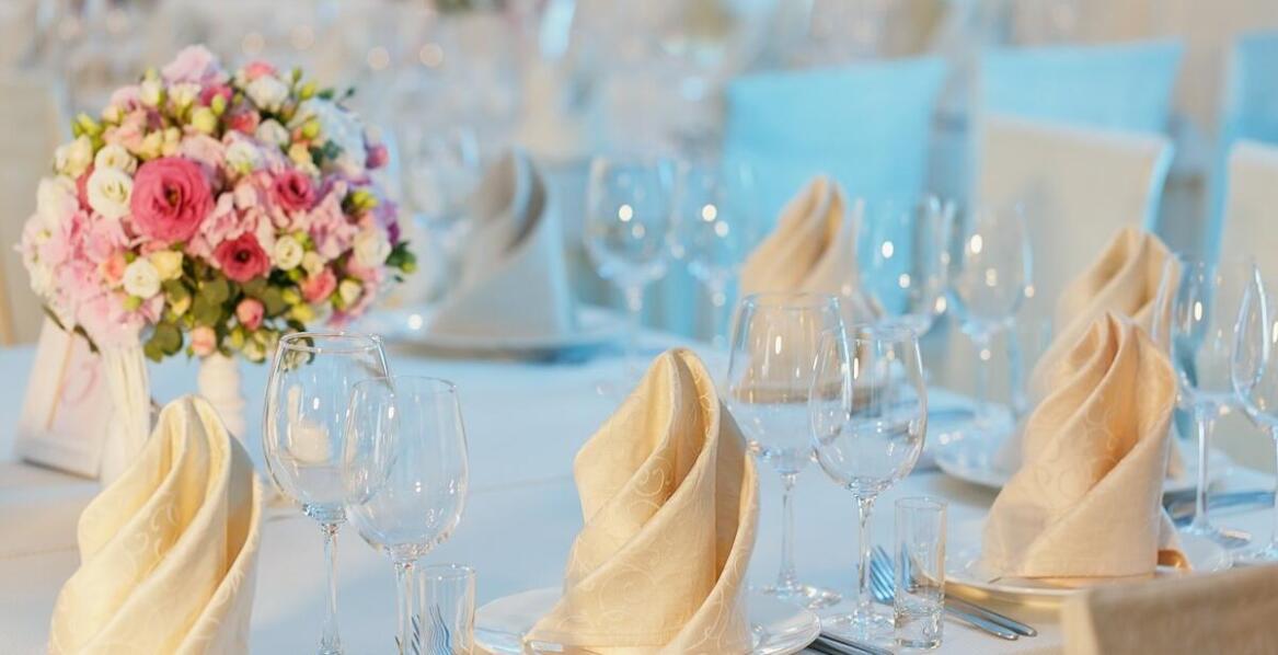 Wysokiej klasy obsługa podczas przyjęć komunijnych – dlaczego warto?