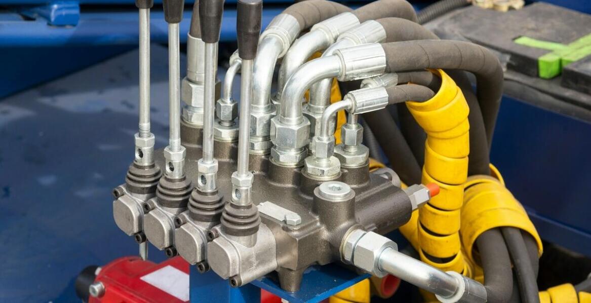 Hydraulika do ruchomej podłogi – jakie rozwiązania oferują najnowsze trendy?