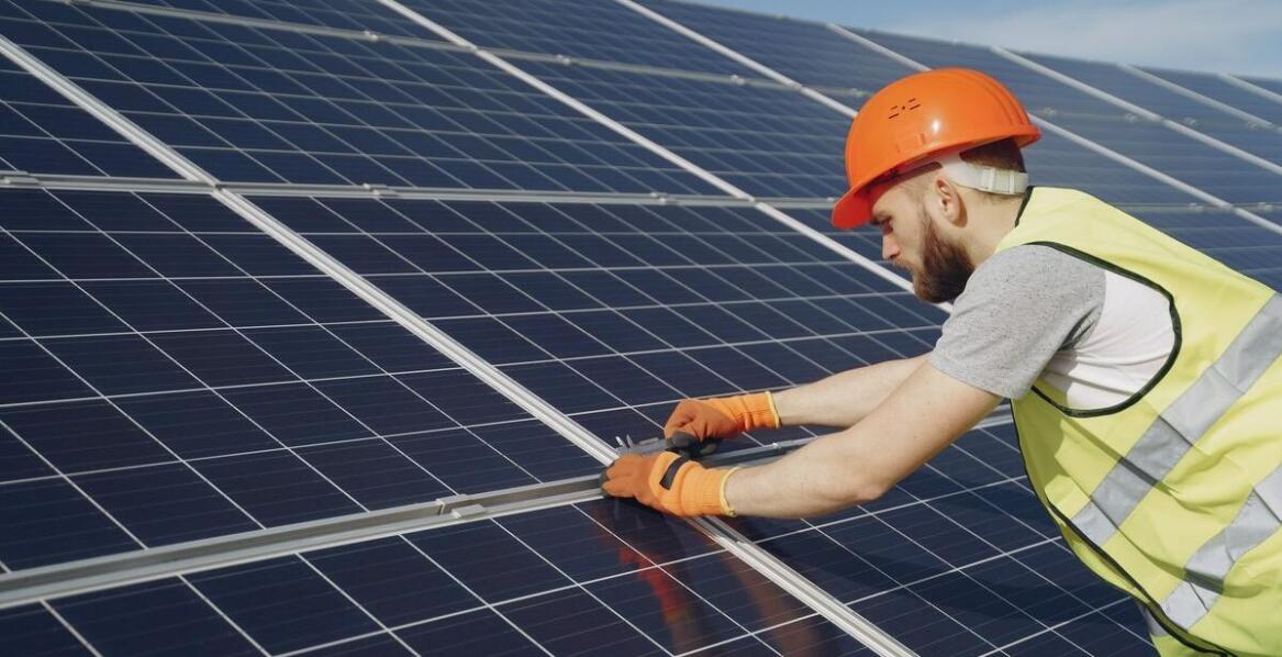 Znaczenie kompleksowej obsługi klienta w branży fotowoltaicznej