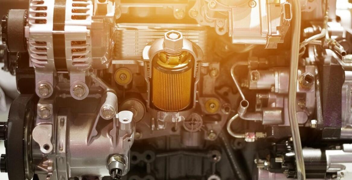 Jakie są kluczowe korzyści chromowania dla metalowych części silników?