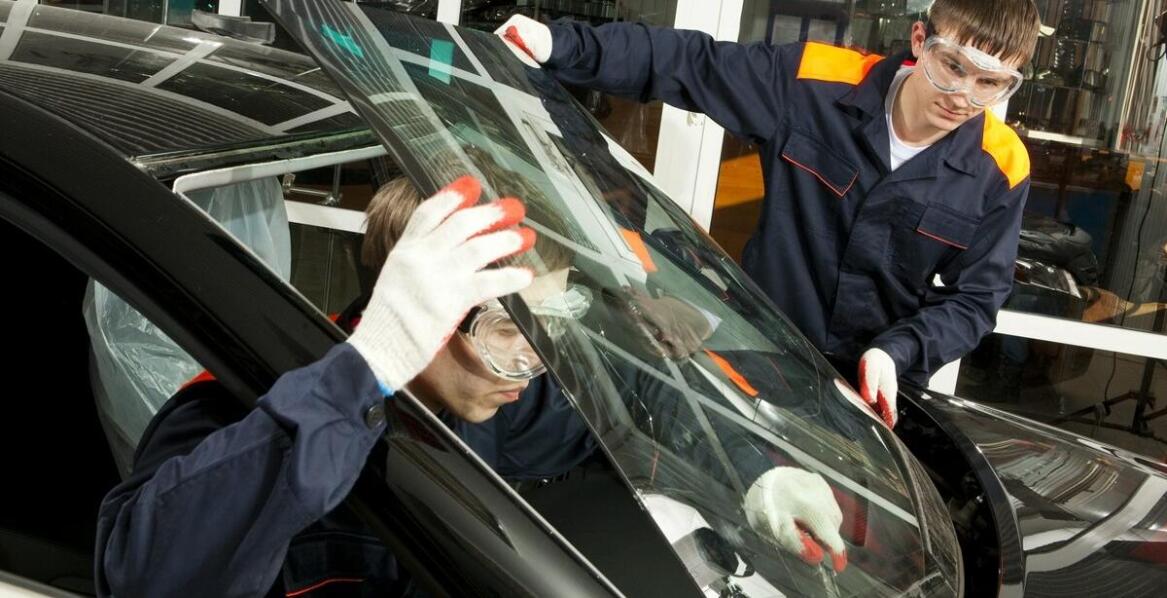 Wstawianie szyb do drzwi a systemy bezpieczeństwa pojazdu