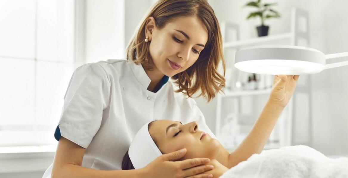 Jak dbać o skórę po zabiegach estetycznych, aby przedłużyć ich efekty?