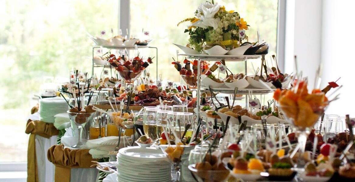 Dlaczego catering bankietowy to klucz do udanego przyjęcia?