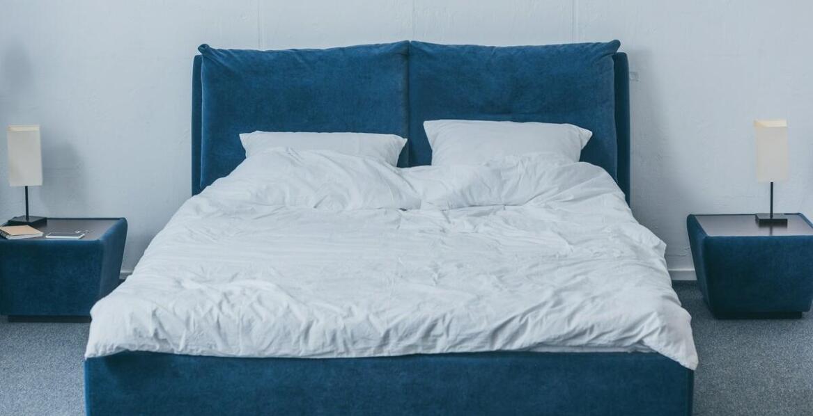 Jak dopasować stelaż do nietypowych wymiarów materaca?