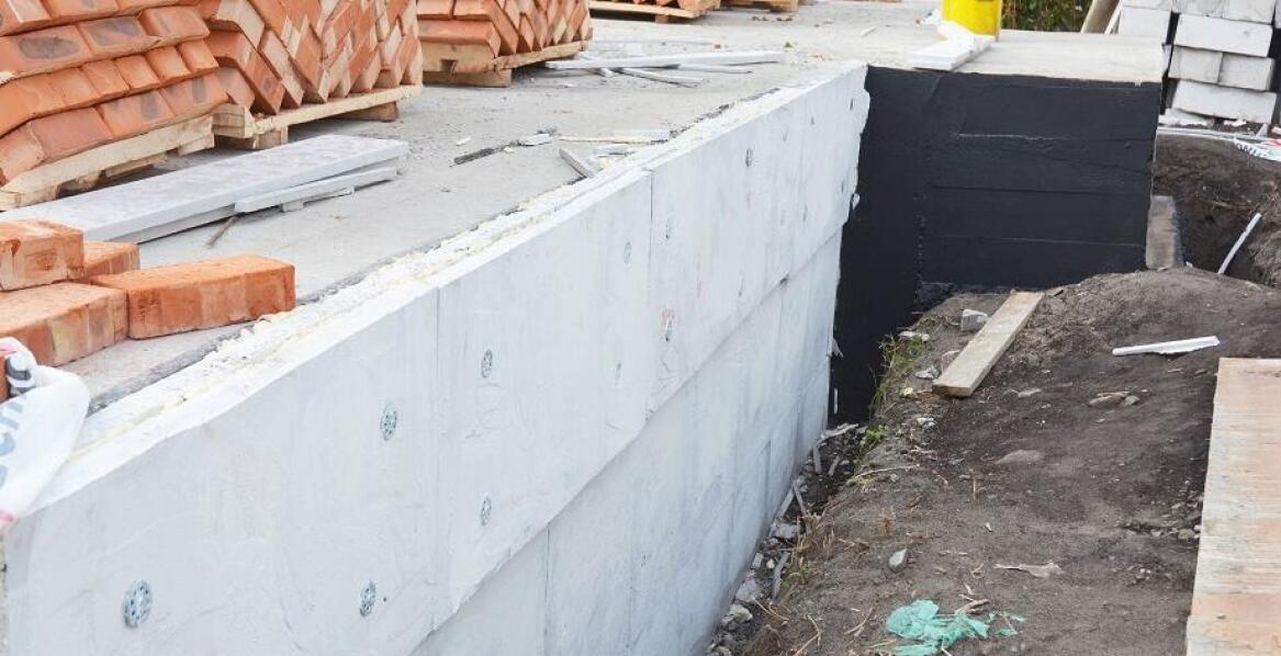 Styrobeton jako materiał do ociepleń fundamentów – co warto wiedzieć?