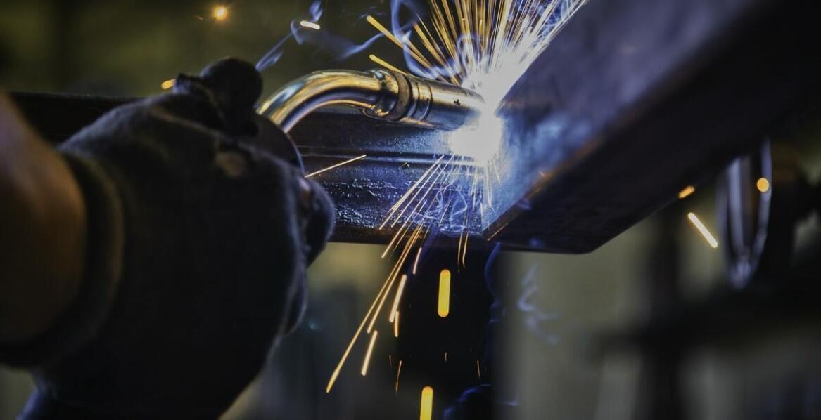 Jakie są typowe problemy, które można rozwiązać poprzez spawanie rury wydechowej?