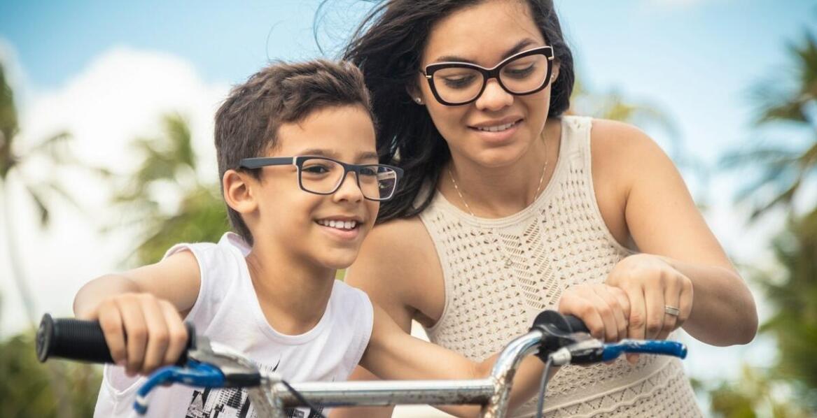 Jakie dodatki do pielęgnacji warto mieć przy zakupie "fun look okulary"?