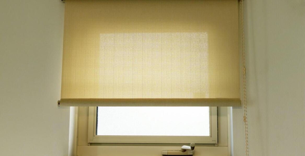 Nowoczesne rozwiązania dekoracyjne – rolety dzień noc