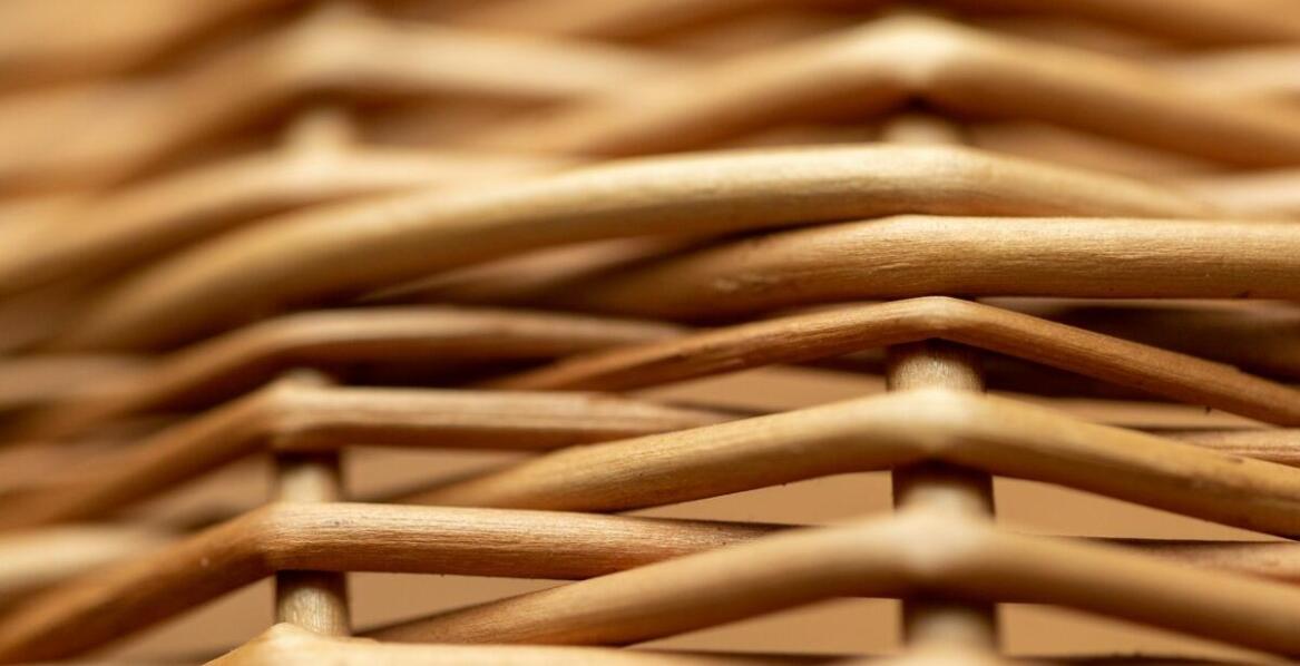 Stelaże drewniane listwowe: trwałość i estetyka w jednym