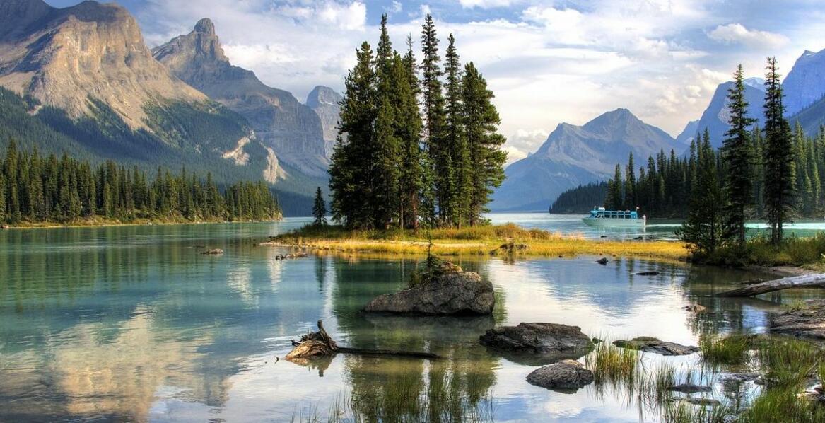 Jak fontanny pływające wpływają na jakość wody w stawach w Parku Szymańskiego?