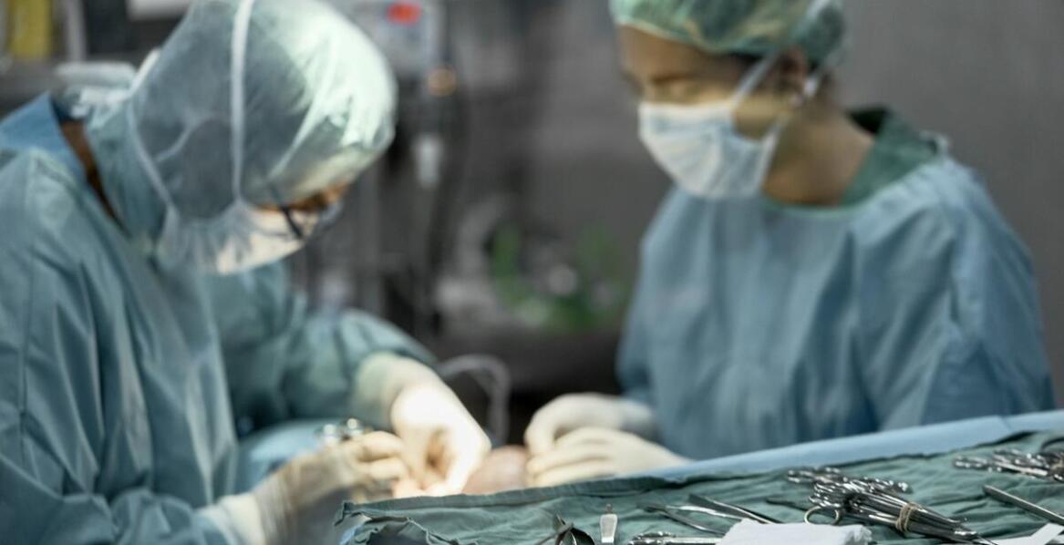 Usuwanie kaszaków a estetyka skóry – kiedy warto zdecydować się na zabieg?