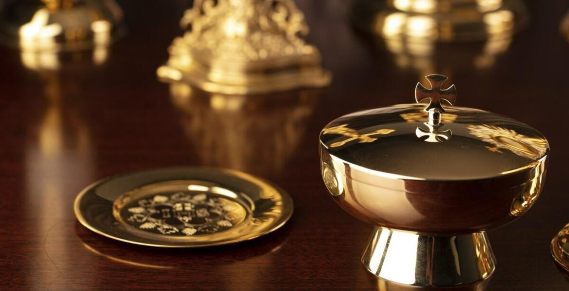 Jakie elementy personalizacji są najczęściej stosowane na pamiątkach komunijnych?