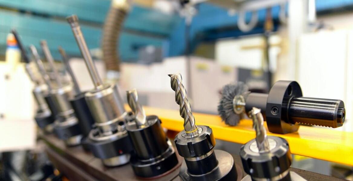 Metody łączenia taśm transportowych elewatorowych: porównanie technik