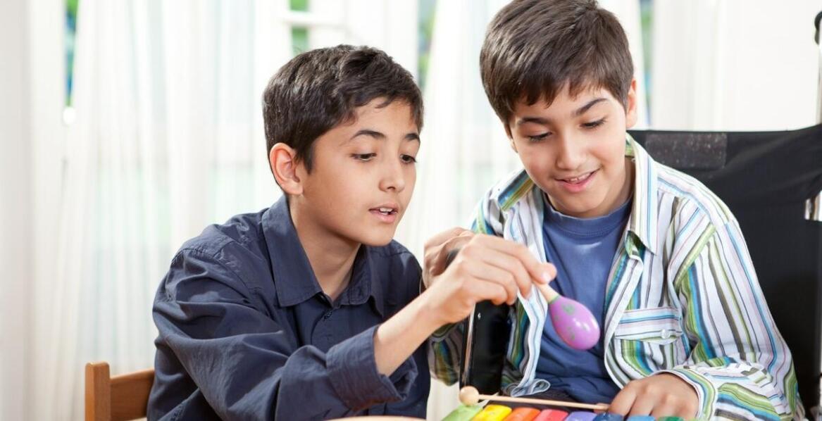 Jakie znaczenie ma nauka gry na instrumentach w edukacji przedszkolnej?