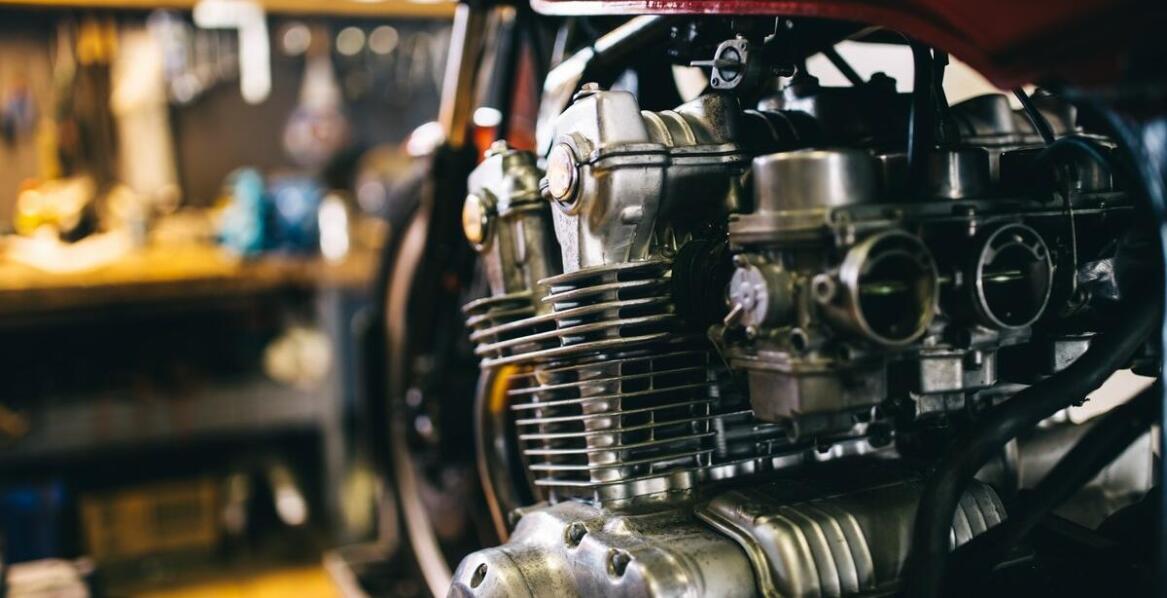 Rola akcesoriów w konserwacji motocykli Jawa – co jest niezbędne?