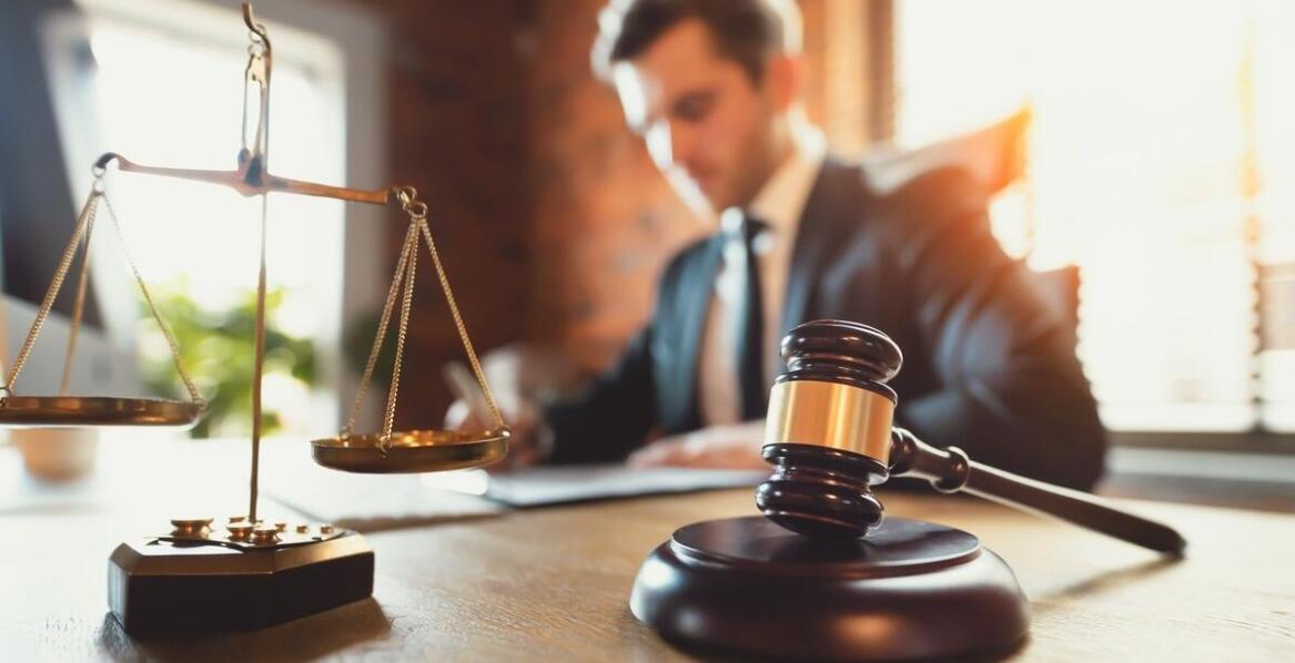 Zastępstwo procesowe w prawie gospodarczym – jak prawnicy wspierają przedsiębiorców?