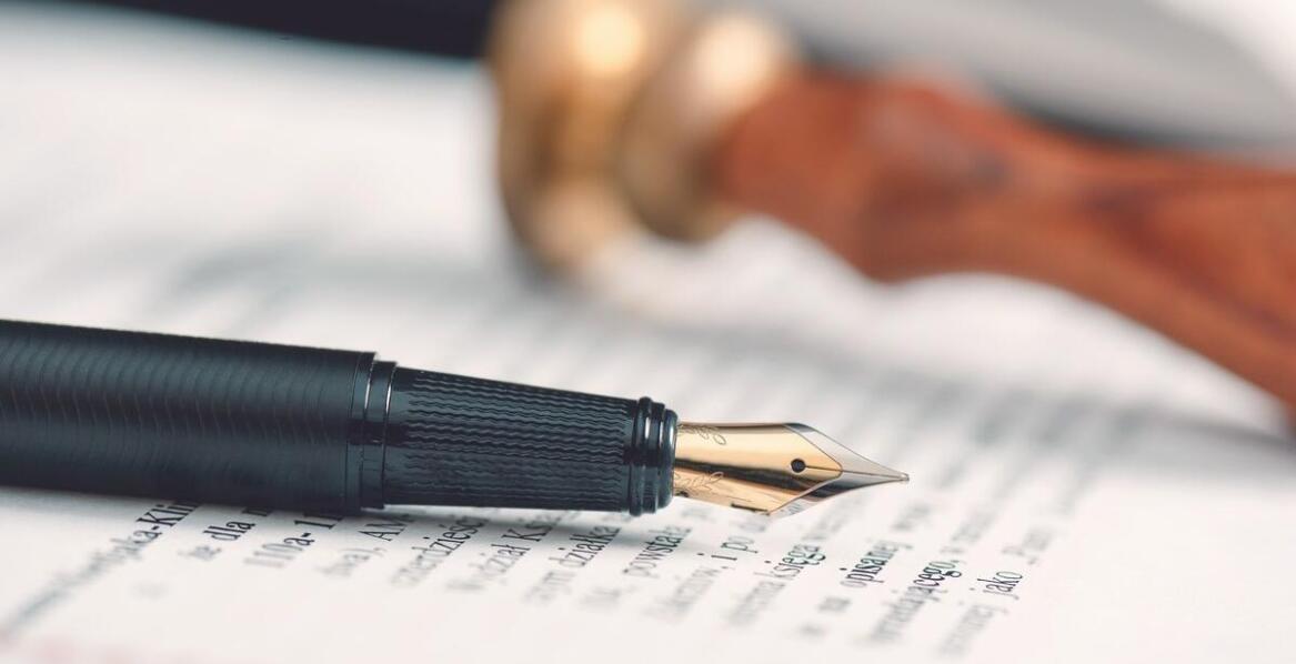 Jakie dokumenty są niezbędne przy sporządzaniu umowy o pracę? Wskazówki od radcy prawnego