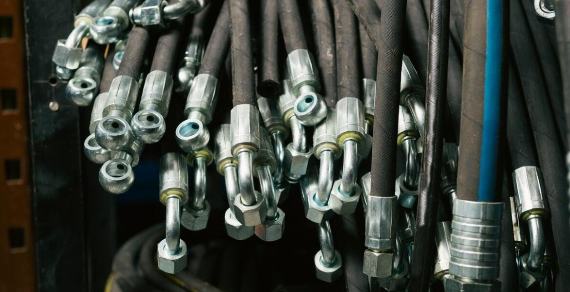 Wpływ materiałów na wydajność szybkozłączy hydraulicznych