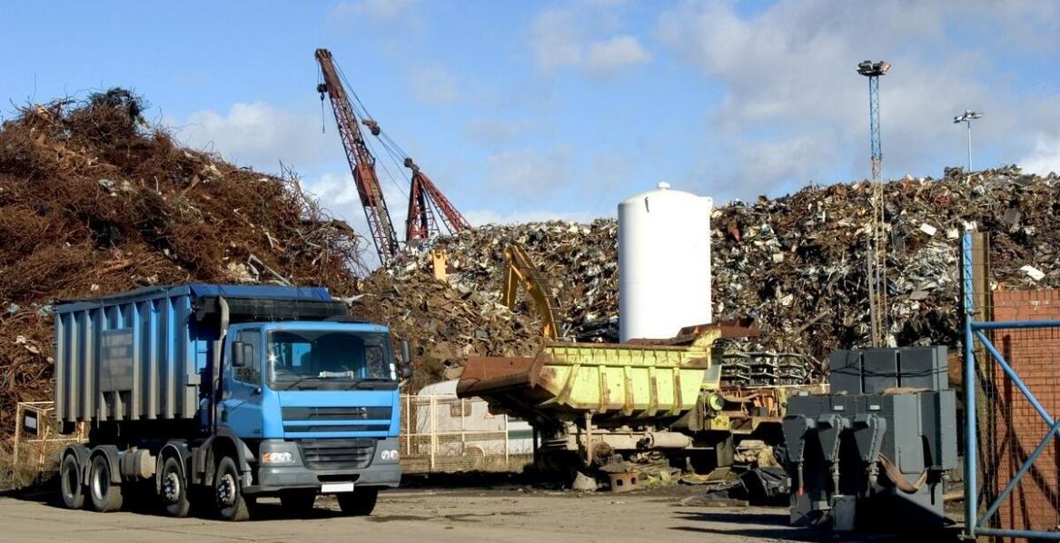 Odbiór i transport złomu – jak nasza firma organizuje logistykę?