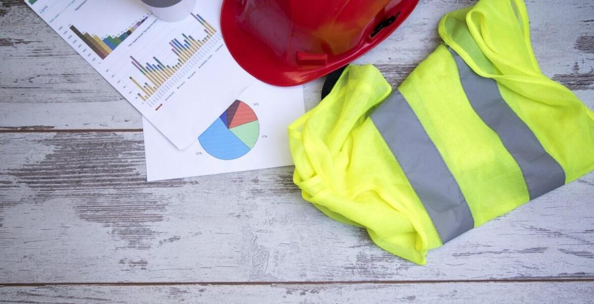 Jakie elementy powinny znaleźć się w kompletnym zestawie odzieży BHP?