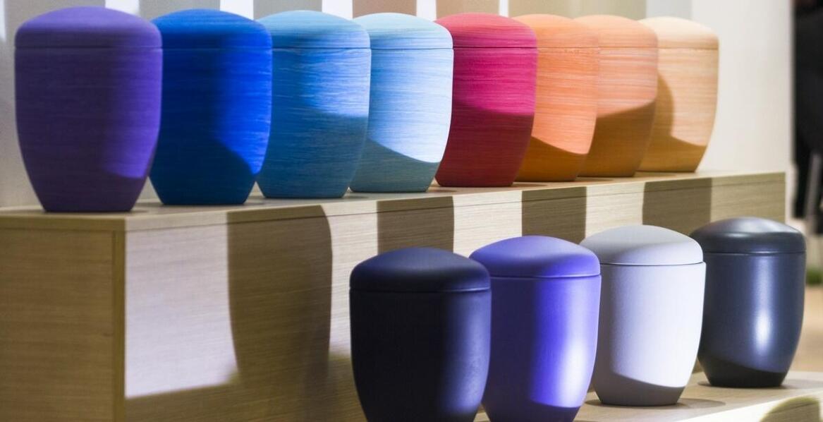 Porównanie trumien kremacyjnych kartonowych z innymi materiałami