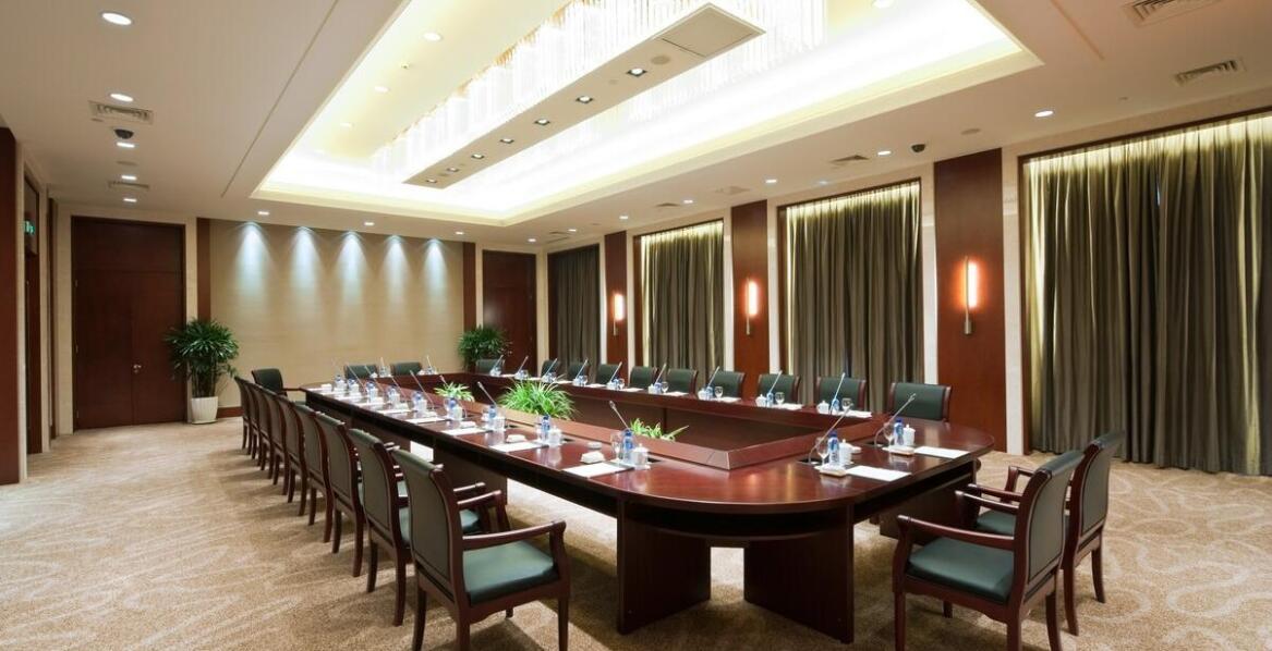 Nowoczesne centrum konferencyjne – jak wybrać idealne miejsce na spotkanie biznesowe?