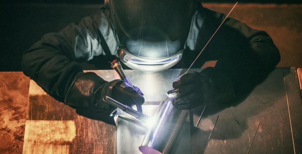 Jakie są wyzwania związane z projektowaniem sonotrod niestandardowych?