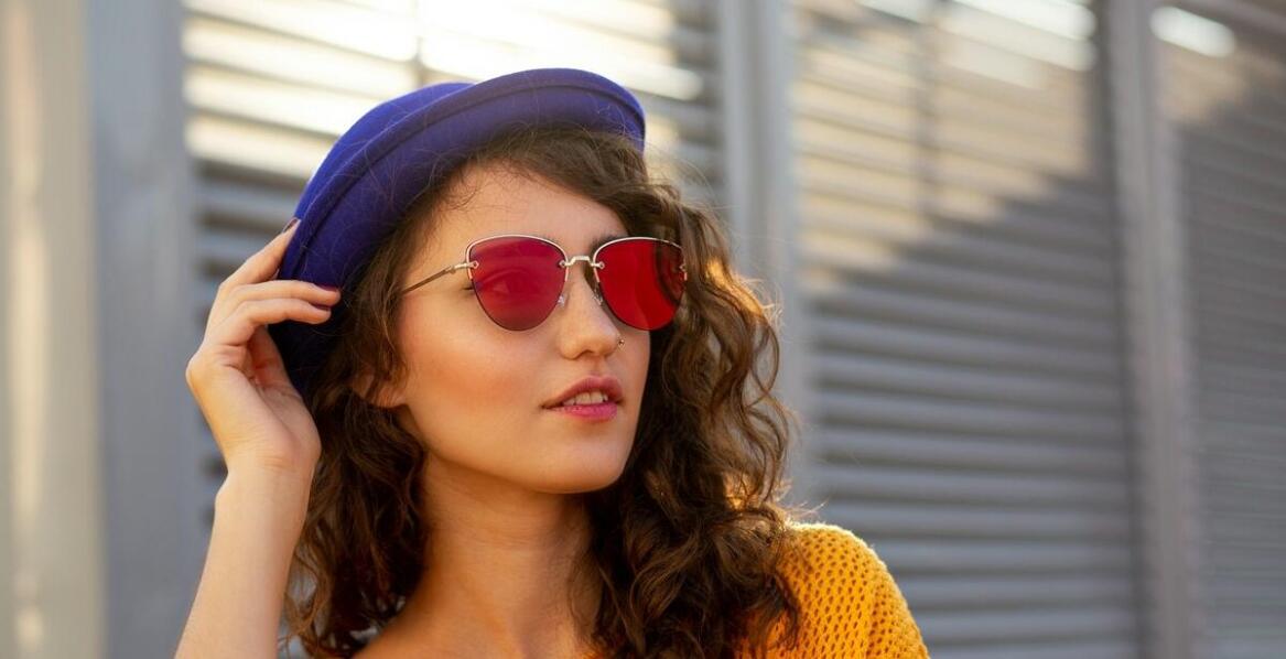 Rybaczki jeansowe damskie w modzie streetwearowej – jak je nosić?