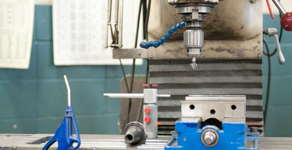 Frez 4mm a konserwacja ploterów – co warto wiedzieć?