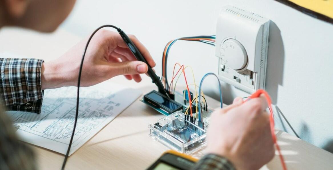 Proces zdobywania uprawnień SEP do 1kV – od czego zacząć?