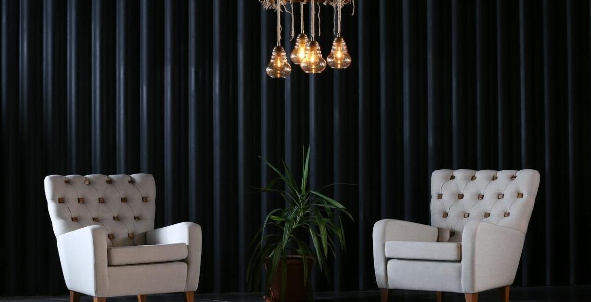 Badanie w ciemni jako forma deprawacji sensorycznej — co dzieje się z psychiką bez bodźców wzrokowych?