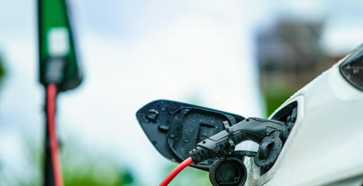 Przyszłość elektromobilności a znaczenie producentów wiązek elektrycznych