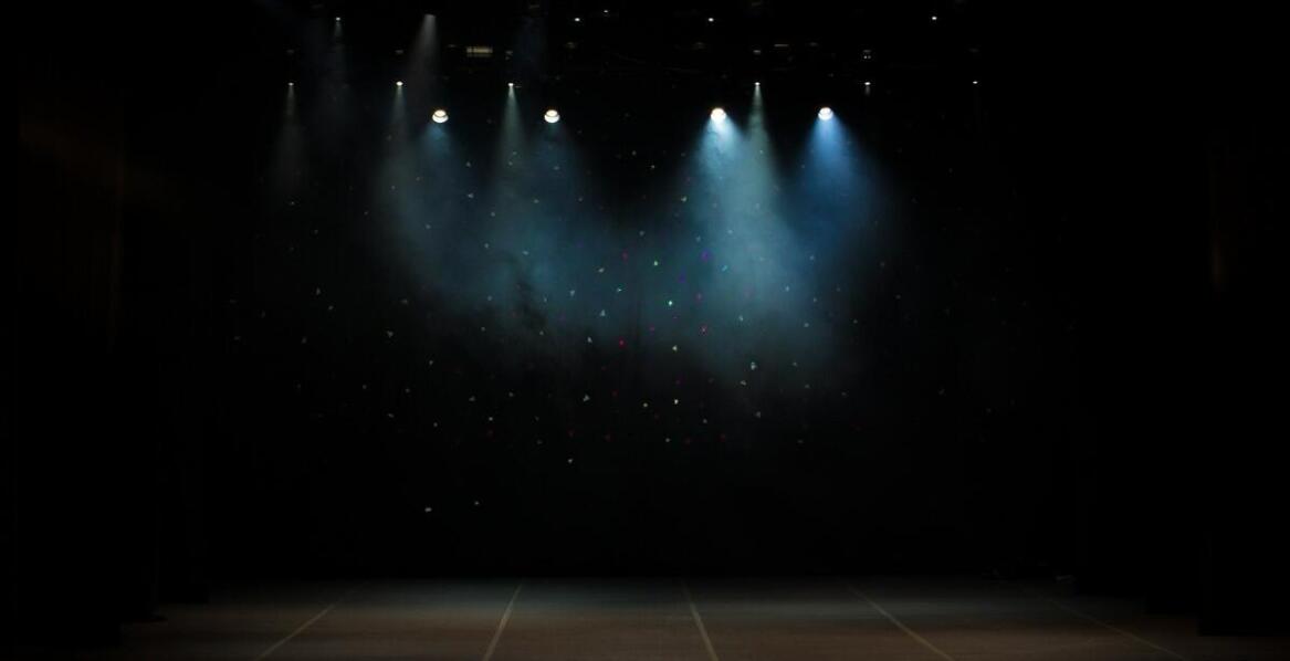 Kluczowe wyzwania w projektowaniu dekoracji dla oper i teatrów