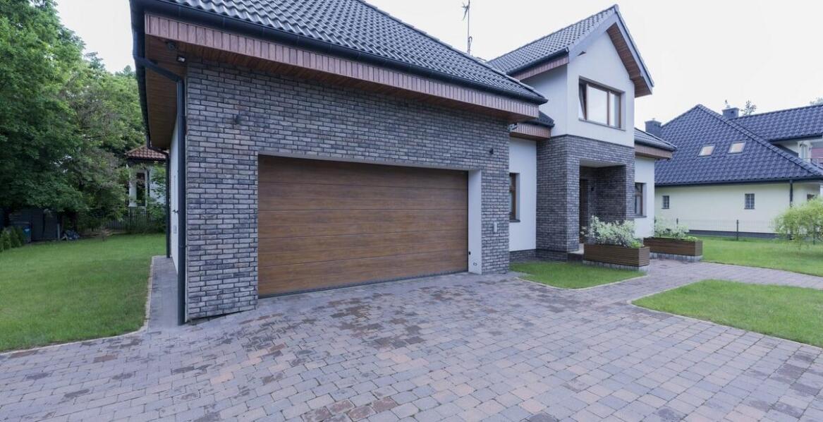 Dlaczego bramy garażowe to inwestycja na lata?