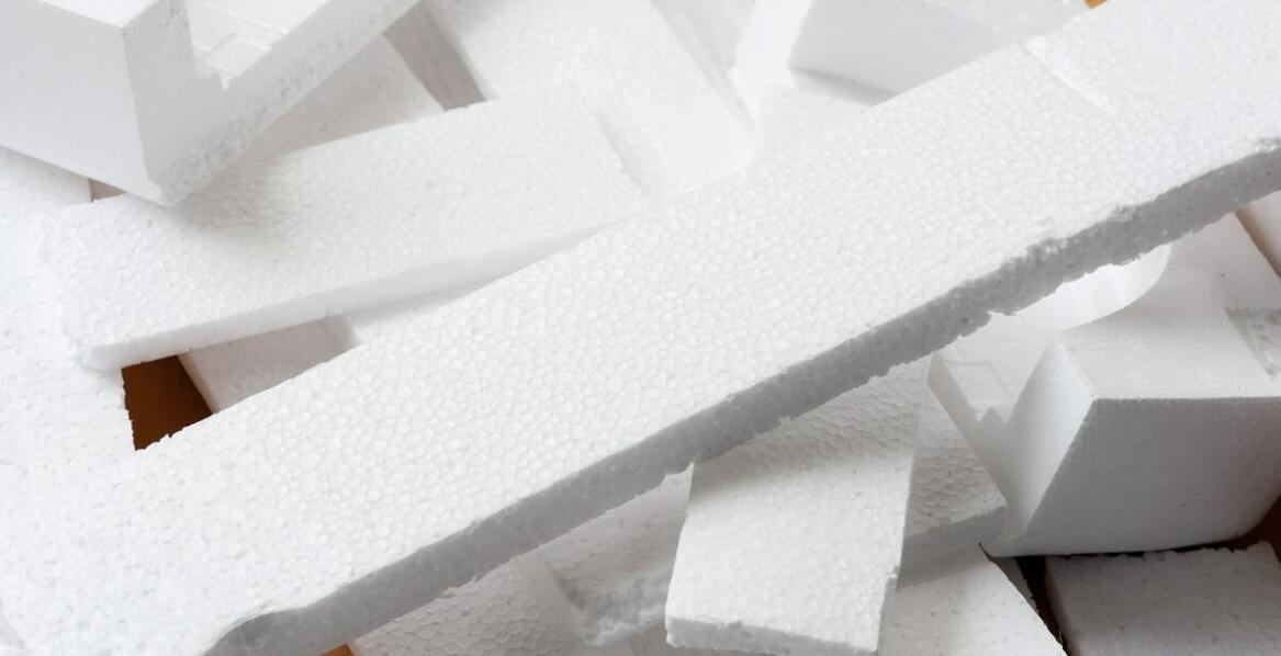 Czy styropian można wyrzucić do śmieci? Zasady prawidłowej utylizacji