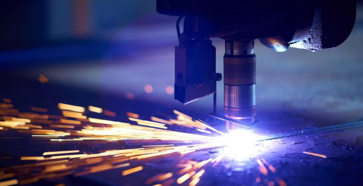 Porównanie technologii wycinania laserowego i plazmowego – zalety i wady