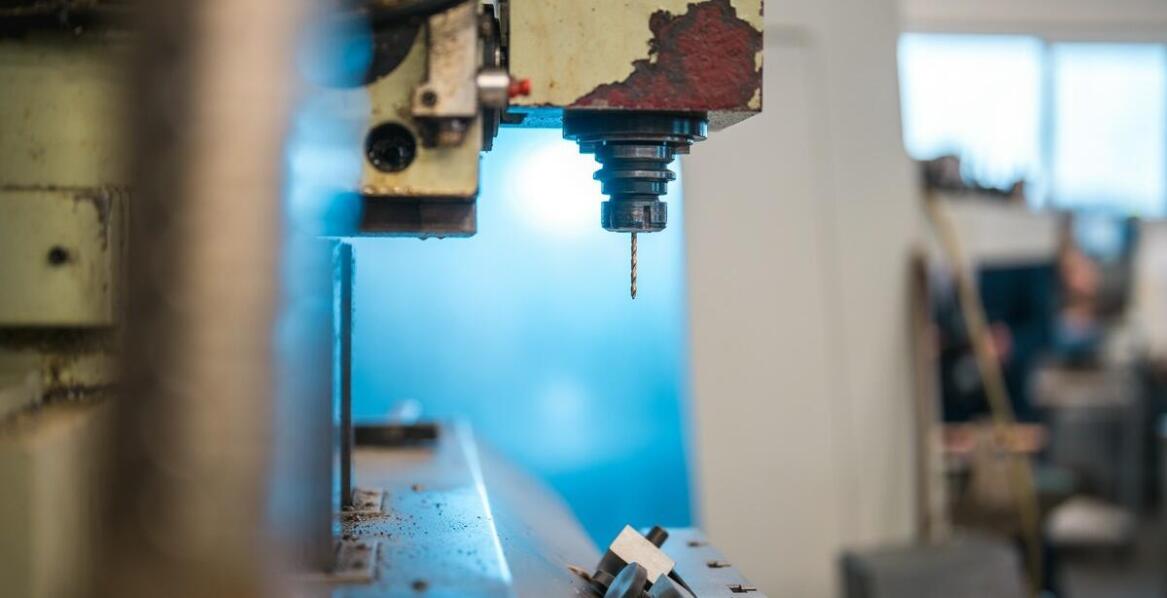 Wpływ zaawansowanych technologii na rozwój centrów obróbczych