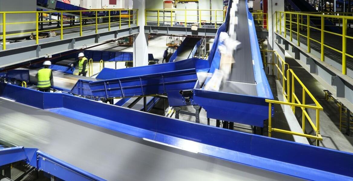 Jakie technologie stosuje kurier wielkogabarytowy do śledzenia przesyłek?