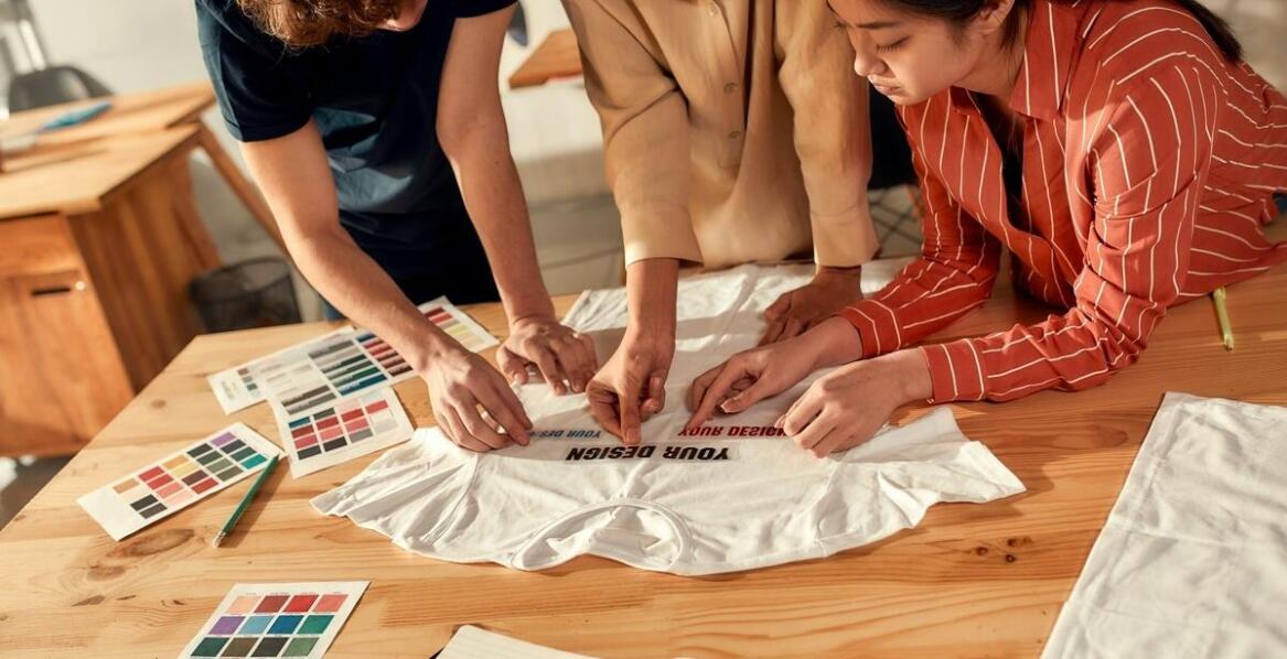 Jak efektywna komunikacja wizualna wpływa na postrzeganie marki przez klientów?