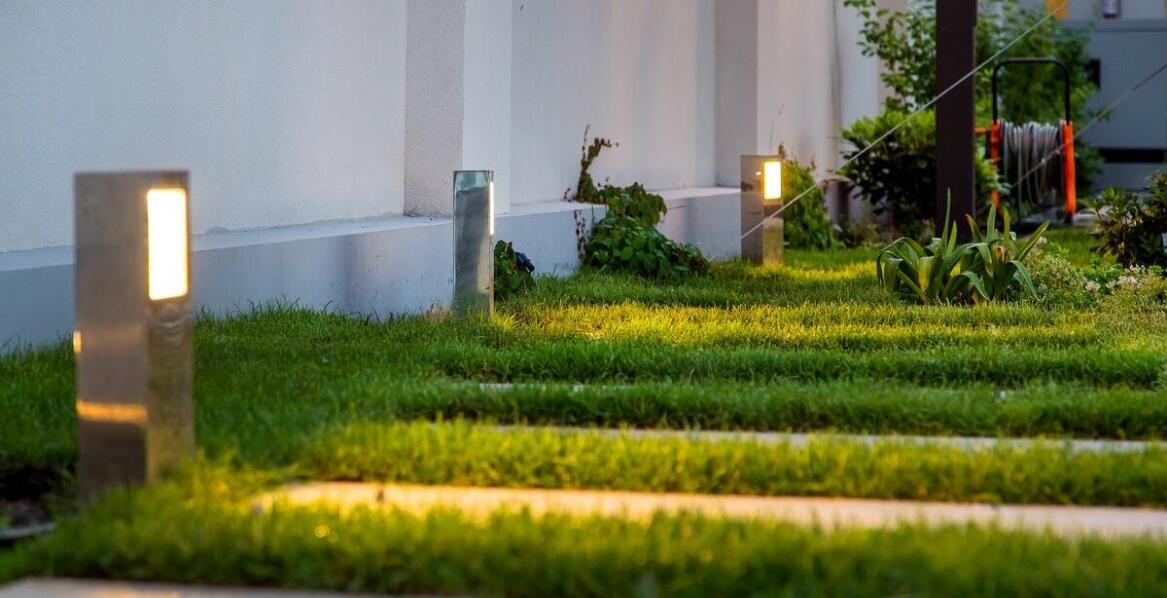 Spoty potrójne w przestrzeniach publicznych – estetyka i praktyczność