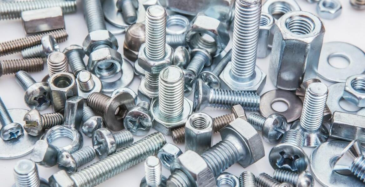 Innowacyjne rozwiązania w zakresie śrub montażowych: przegląd rynku