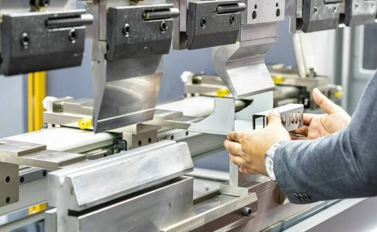 Jakie są zalety stosowania nowoczesnych technologii w obróbce metali?