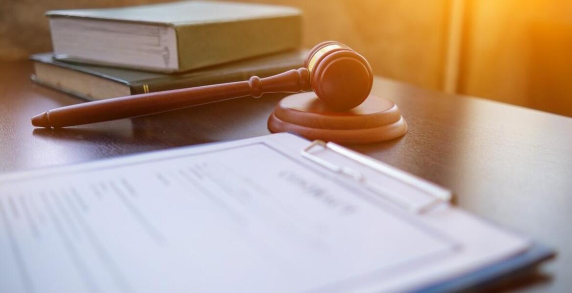 Jak chronić swoje interesy podczas zajęcia ruchomości przez komornika?