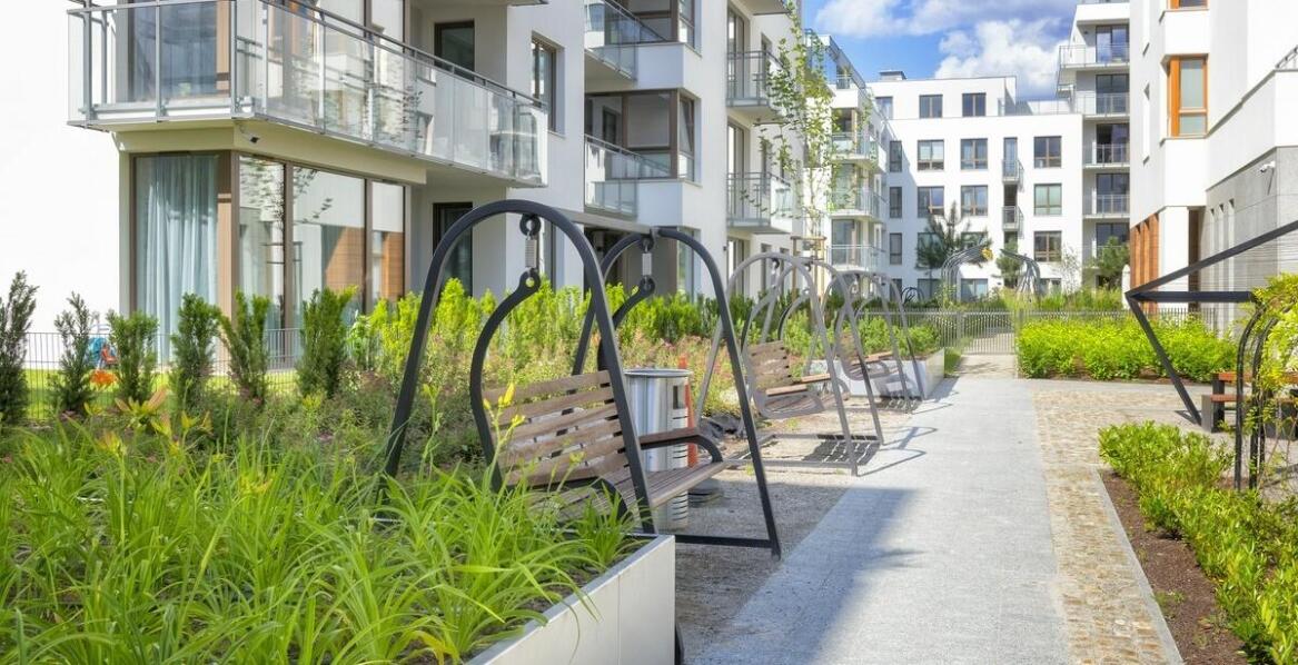 Skrzynka pocztowa podtynkowa a wymagania prawne dla budynków mieszkalnych