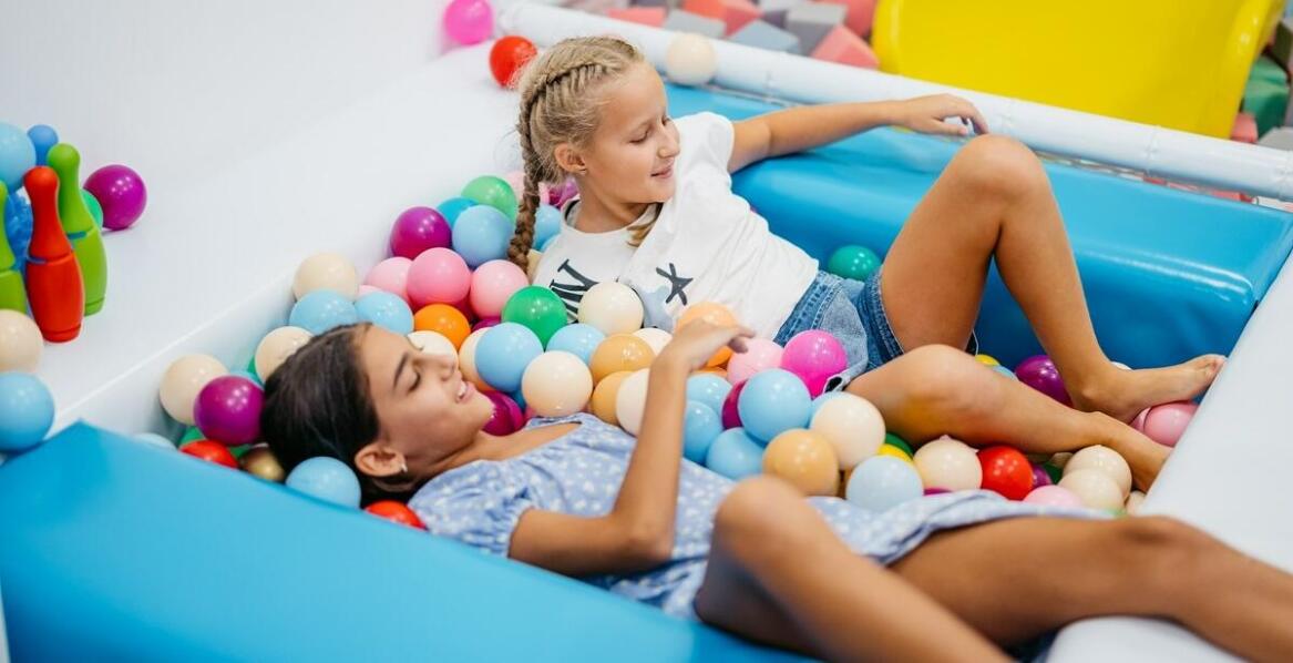 Przykłady zastosowania podłogi interaktywnej funfloor w różnych scenariuszach edukacyjnych