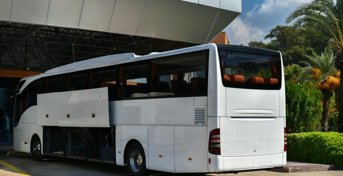 Wynajem busa 9-osobowego a planowanie tras turystycznych