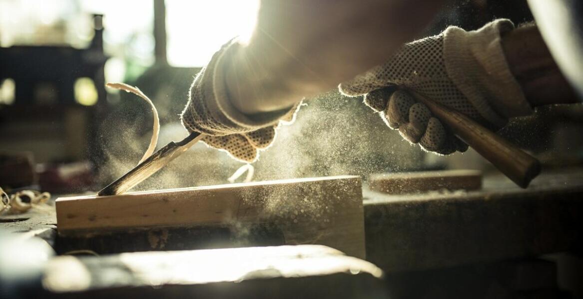 Najlepsze praktyki konserwacji okien drewnianych od producenta