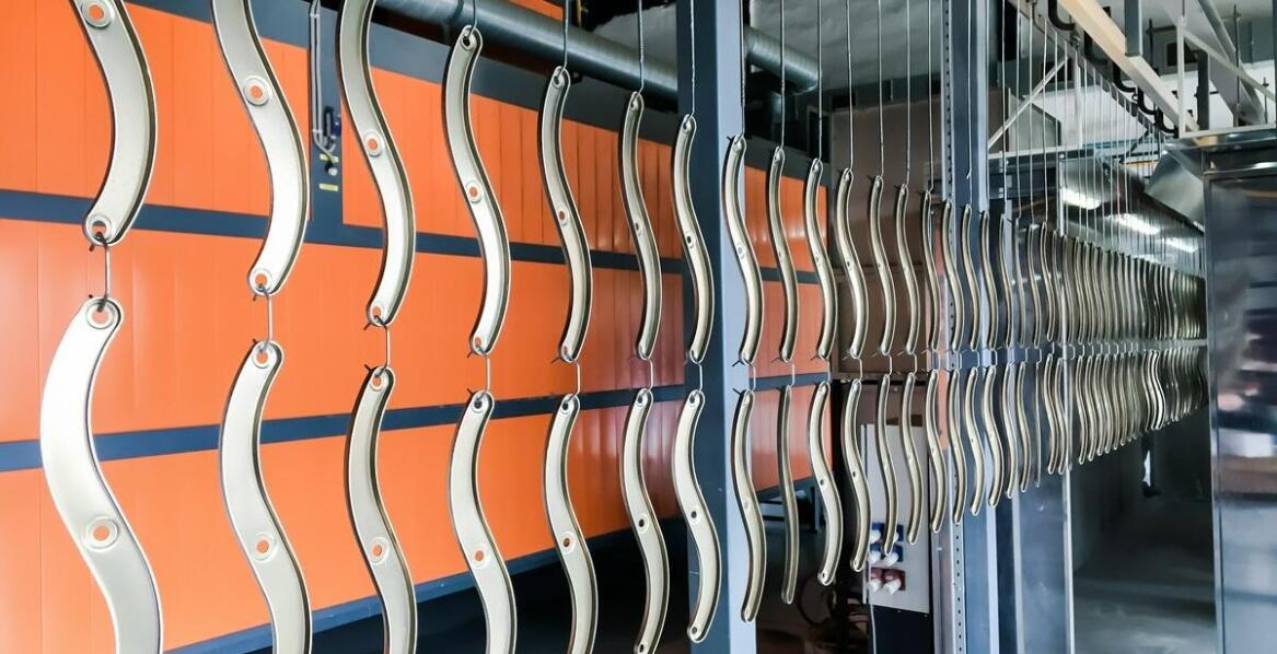 Wpływ lakierowania proszkowego na efektywność energetyczną w przemyśle