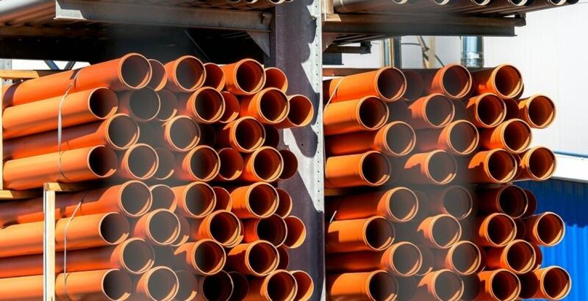 Porównanie żeliwa kanalizacyjnego z innymi materiałami w kontekście wytrzymałości